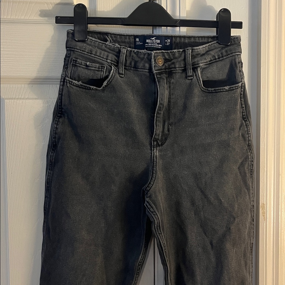 Hollister black ultra high rise mom Jean 28x27